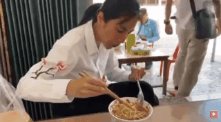 Sau tô mỳ ăn vội, làn da bong tróc vì cháy nắng của Thuỷ Tiên từ chuỗi ngày khảo sát miền Tây gây xúc động mạnh - Ảnh 3.