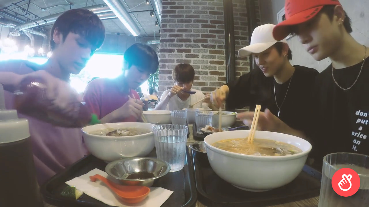 Fan th&iacute;ch th&uacute; v&igrave; c&aacute;ch ăn phở c&oacute; 1-0-2 của Yeonjun (TXT): tr&acirc;n trọng đến từng cọng h&agrave;nh t&acirc;y - Ảnh 2.