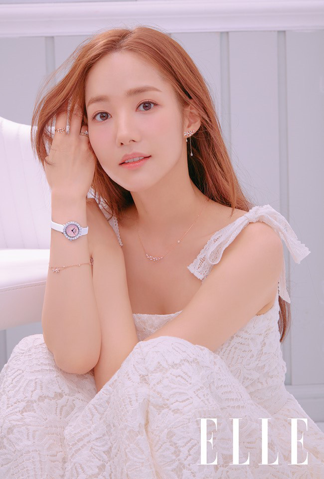 MXH lại dậy sóng trước bộ ảnh tạp chí mới của Park Min Young, hiếm lắm nữ hoàng dao kéo mới khoe body táo bạo thế này - Ảnh 6.