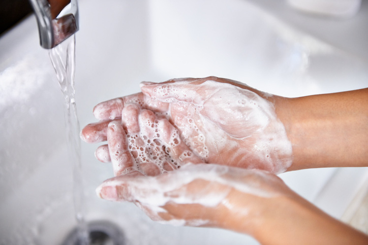 6 mẹo nhỏ giữ tay luôn ẩm mượt dù phải rửa tay thường xuyên để phòng COVID-19 - Ảnh 1.