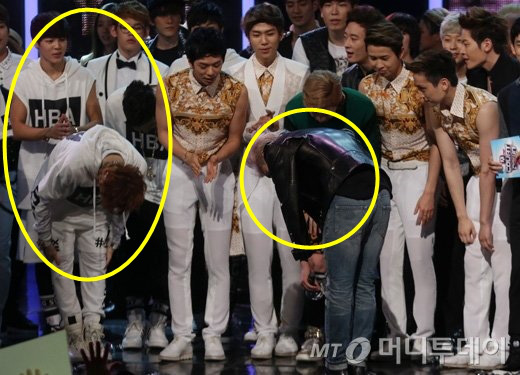 Gặp nhau trên sân khấu khi BTS là tân binh, G-Dragon chỉ hỏi về dòng chữ trên áo mà làm SUGA “cứng họng”, fan nghe xong ai nấy đều xót xa - Ảnh 1.
