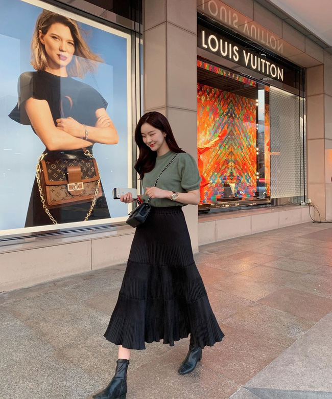 Cách mix đồ với chân váy xòe đen cho nàng thêm xinh  Thời trang  Việt  Giải Trí