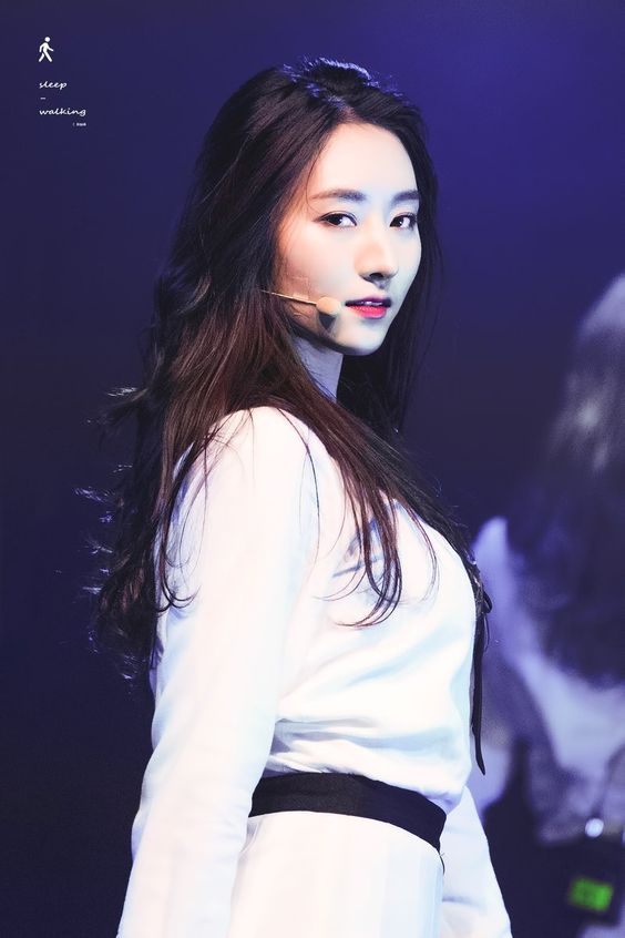 Hội idol debut 1 đằng nhưng đi diễn 1 nẻo: Nayeon (TWICE) giỏi như main vocal, mỹ nam SM từ main dancer “tông điếc” nay “cân” luôn hát chính - Ảnh 17.