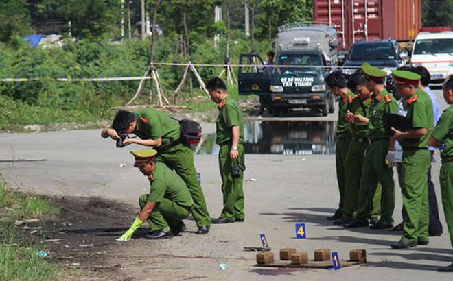 Thanh niên dùng roi điện tấn công nữ tài xế Grab rồi cướp xe trước căn biệt thự ở Sài Gòn - Ảnh 1.