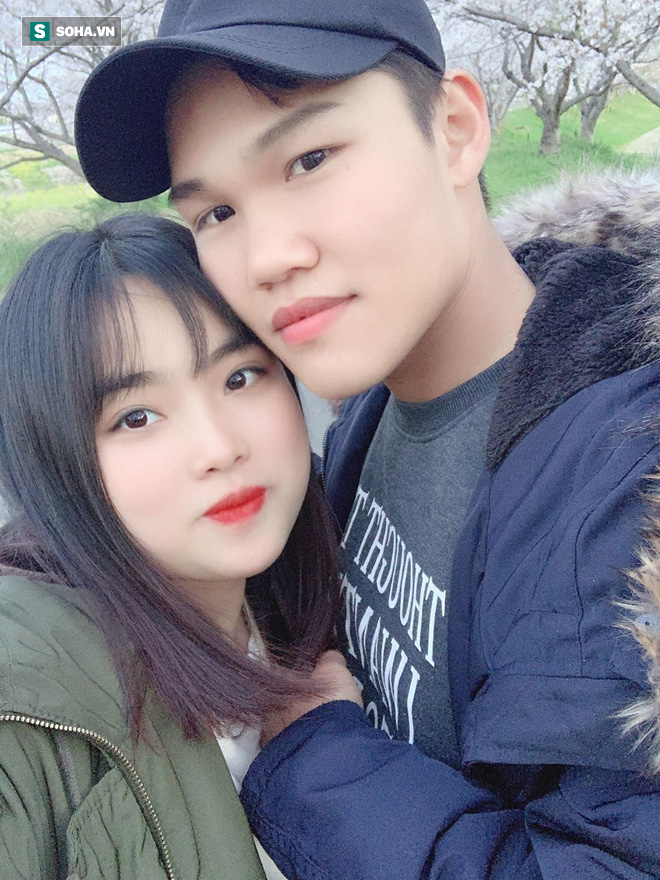 Cặp đôi xem đám hỏi của mình qua video call, chiếc vé về Việt Nam bị hủy sát ngày và những bất ngờ chưa kể - Ảnh 2.