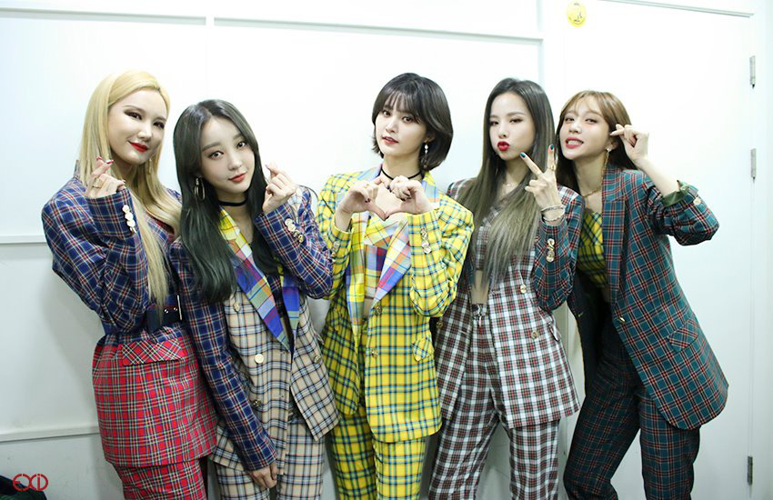 Điểm danh 17 outfit biểu diễn của hội idol bị netizen Hàn ghét cay ghét đắng, đến Black Pink cũng dính chưởng - Ảnh 12.