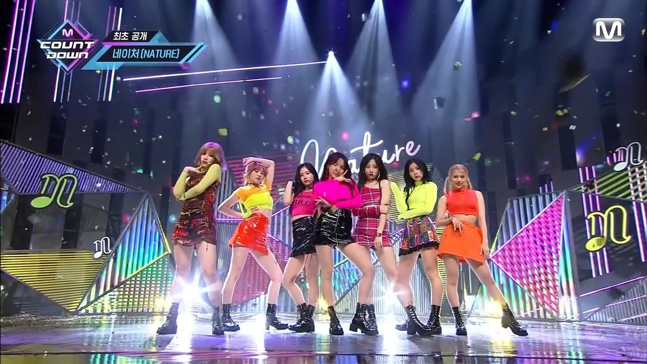 Điểm danh 17 outfit biểu diễn của hội idol bị netizen Hàn ghét cay ghét đắng, đến Black Pink cũng dính chưởng - Ảnh 11.