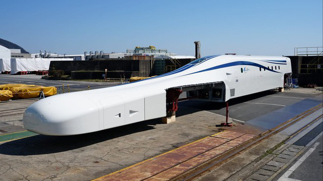 Nhật Bản giới thiệu tàu điện siêu tốc mới: Sử dụng công nghệ sạc không dây, đạt vận tốc tối đa lên tới hơn 500km/h - Ảnh 1.