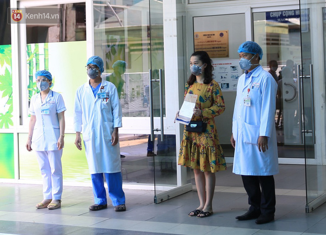 Các bác sĩ điều trị khỏi cho 3 bệnh nhân Covid-19 ở Đà Nẵng: Hơn 20 ngày chưa được về nhà - Ảnh 2.