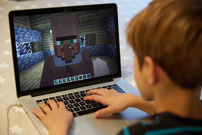 Chống dịch siêu chất như đất Ba Lan: Chính phủ tự mở server Minecraft để dụ giới trẻ ngồi nhà chơi game đỡ ra ngoài đường - Ảnh 1.