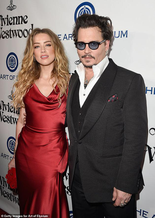 Amber Heard lộ loạt ảnh ngoại tình, âu yếm nhạy cảm với tỷ phú tại chính căn penthouse xa xỉ của Johnny Depp  - Ảnh 5.