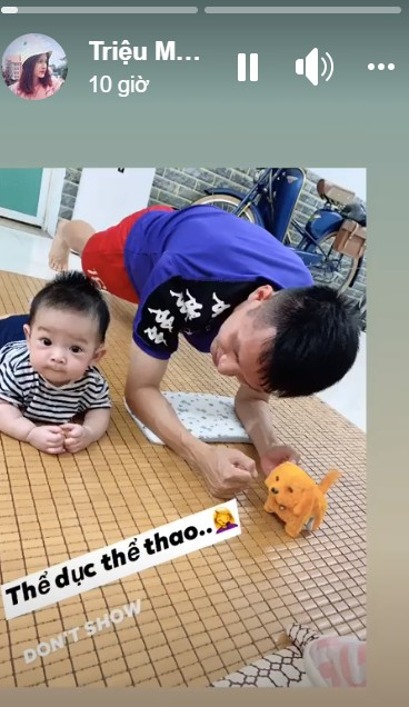 Ở nhà rảnh rỗi, tuyển thủ Việt Nam tranh thủ dạy con trai... tập plank cực đáng yêu: Có khác gì bố con nhà Ronaldo đâu - Ảnh 1.