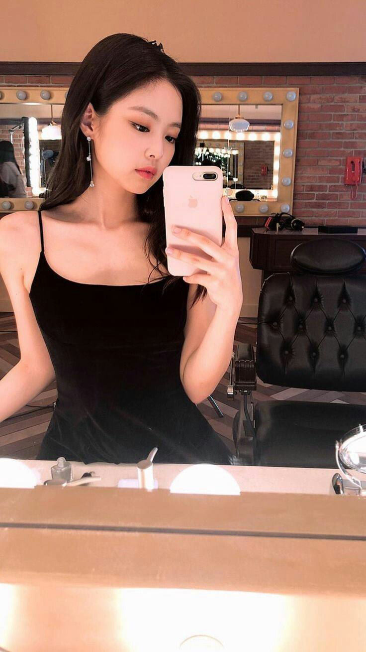 Ở nhà rảnh rỗi thì mặc đẹp rồi selfie trước gương như Jennie là hết chán, lại có thêm loạt ảnh sống ảo khoe thiên hạ - Ảnh 1.