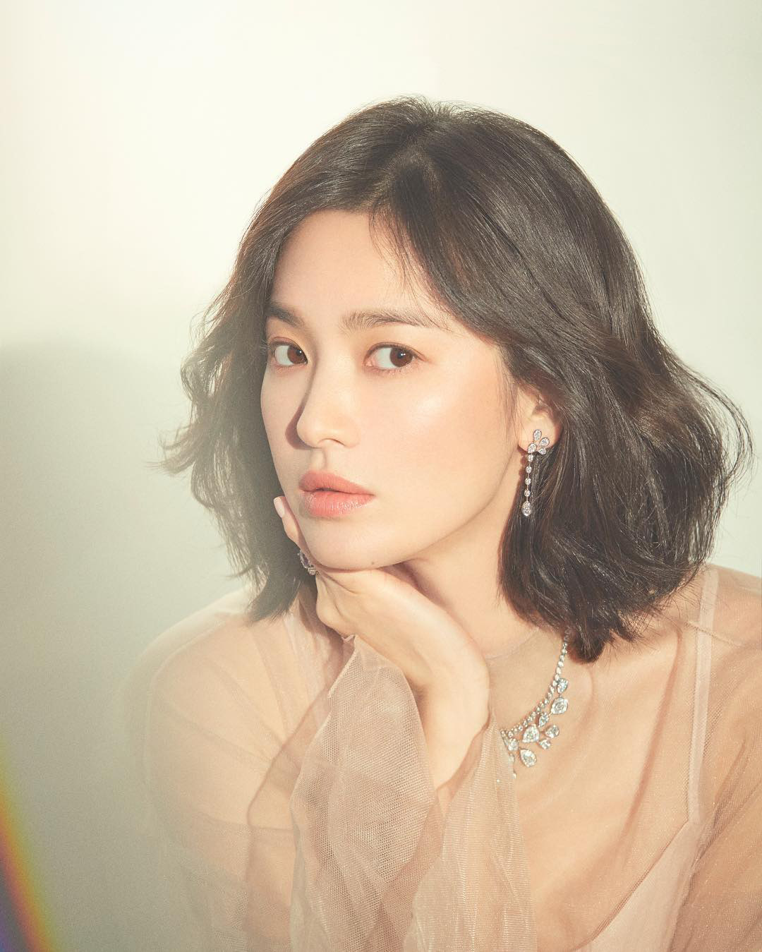 Nhìn tuyển tập ảnh mặt mộc ít son phấn của Song Hye Kyo, người ta sẽ biết nhan sắc của cô thần thánh đến độ nào - Ảnh 2.