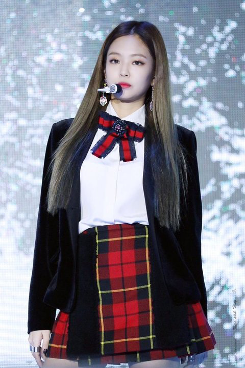 Những sân khấu của idol nữ có outfit đẹp mắt nhất do netizen chọn: Jennie cùng BLACKPINK về nhất, Red Velvet thường bị chê xấu vẫn có đại diện góp mặt - Ảnh 8.