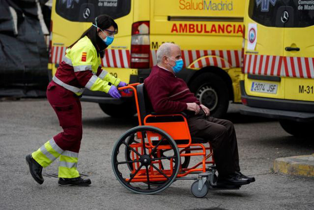 Chỉ huy chống dịch COVID-19 của T&acirc;y Ban Nha nhiễm bệnh - Ảnh 1.