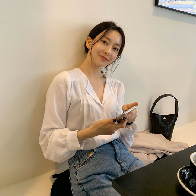Để không bị chê trông chẳng ra thể thống gì khi họp online, nàng công sở hãy ghim 4 tips hoàn thiện phong cách sau - Ảnh 3.