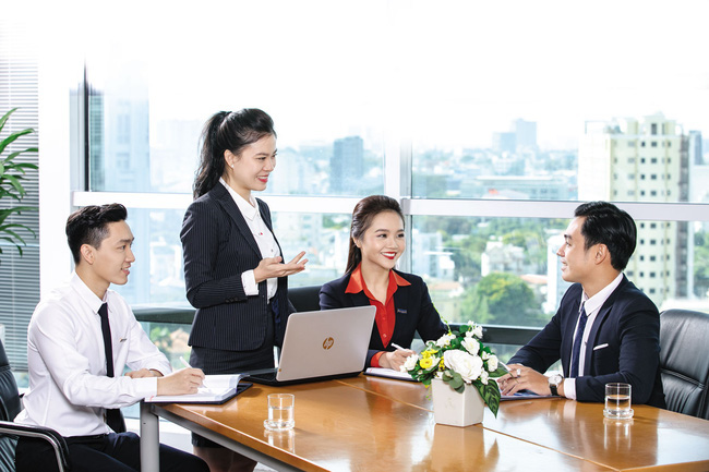 Bài toán cầm tiền đi chợ chọn kế toán trưởng và hành động bất ngờ giúp nữ ứng viên giành chiến thắng - Ảnh 1. Bài toán cầm tiền đi chợ chọn kế toán trưởng và hành động bất ngờ giúp nữ ứng viên giành chiến thắng - Ảnh 1.