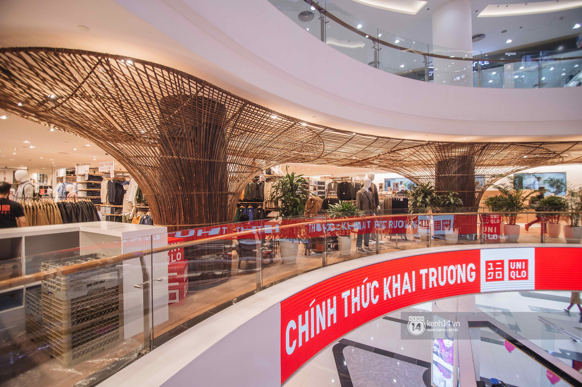UNIQLO khai trương tại Hà Nội: Cực nhiều món đẹp xịn giá 249k - 499k khiến khách mua nhiều bill khủng, xếp hàng ngày một đông - Ảnh 23.