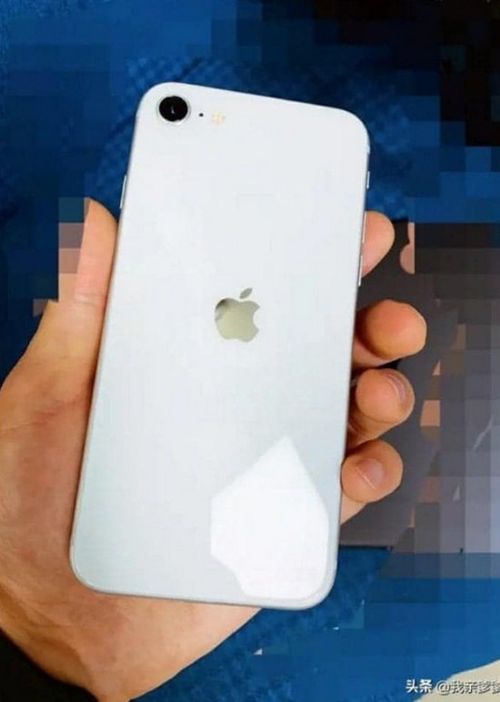 Khám phá thiết kế đẳng cấp của iPhone 9 màu trắng, từ các đường nét tinh tế cho đến sự thuần khiết và sang trọng của màu trắng.