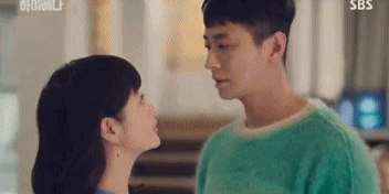 Hậu trường chị đại U50 Kim Hye Soo ngượng ngùng hôn phi công Joo Ji Hoon trong HYENA xem mà đỏ mặt dùm! - Ảnh 4.