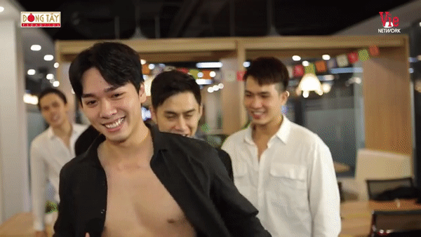 D&agrave;n trai đẹp thi nhau đo&aacute;n vật dụng của hội chị em, c&oacute; người bị lột sạch v&igrave; trả lời sai - Ảnh 7.