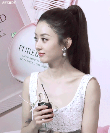 Ảnh 4 năm trước của Triệu Lệ Dĩnh g&acirc;y sốt: Diện v&aacute;y sến m&agrave; visual đỉnh cao như idol, đẹp kh&ocirc;ng g&oacute;c chết khiến netizen phải cho&aacute;ng - Ảnh 3.