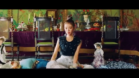 ITZY comeback với MV WANNABE: Nhạc bắt tai nhưng vũ đạo v&agrave; giai điệu kh&ocirc;ng đột ph&aacute;, g&acirc;y t&ograve; m&ograve; nhất vẫn l&agrave; vị tr&iacute; center - Ảnh 6.