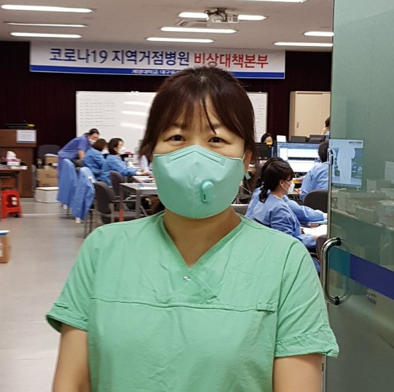 Tâm sự tha thiết của y tá tại tâm dịch Daegu: Đổ máu mũi vì làm việc quá sức, không dám thân thiết với đồng nghiệp - Ảnh 3.