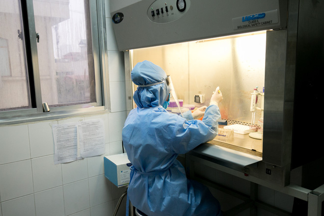 Thượng tá chuyên về ung thư nhảy sang bắt virus Corona: Tôi chỉ là người tra dầu nhớt - Ảnh 11.