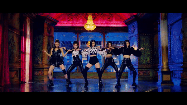 ITZY comeback với MV WANNABE: Nhạc bắt tai nhưng vũ đạo v&agrave; giai điệu kh&ocirc;ng đột ph&aacute;, g&acirc;y t&ograve; m&ograve; nhất vẫn l&agrave; vị tr&iacute; center - Ảnh 7.