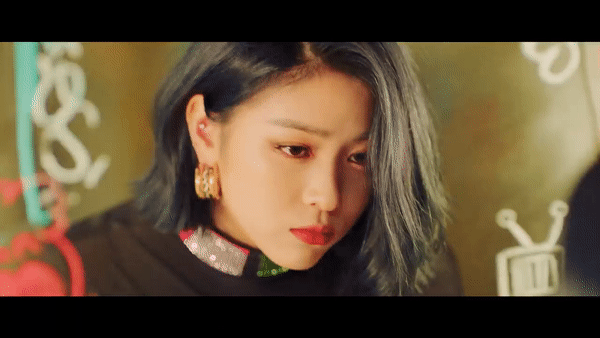 ITZY comeback với MV WANNABE: Nhạc bắt tai nhưng vũ đạo v&agrave; giai điệu kh&ocirc;ng đột ph&aacute;, g&acirc;y t&ograve; m&ograve; nhất vẫn l&agrave; vị tr&iacute; center - Ảnh 2.