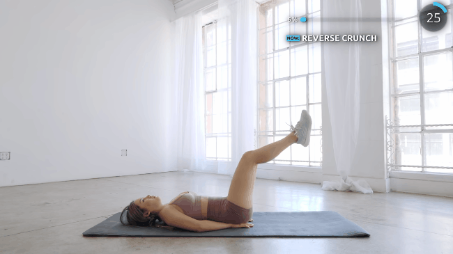 Động tác 2 (Nguồn: Youtube Chloe Ting)