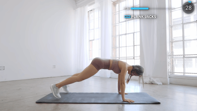 Động tác 8 (Nguồn: Youtube Chloe Ting)