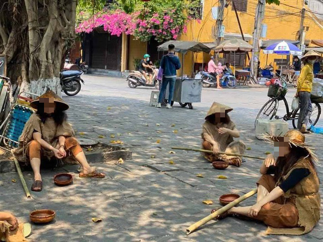 Nhóm người đi ô tô giả ăn mày ở Hội An gửi lời xin lỗi, khai nhận muốn chụp hình, quay clip để làm kỷ niệm - Ảnh 4.