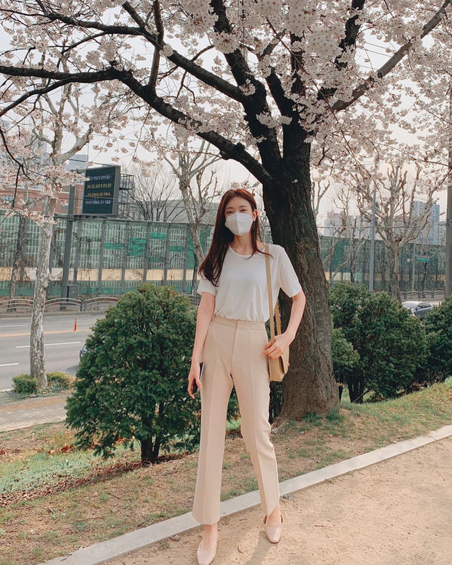 Thường mặc quần âu chuẩn nhân viên kiểu mẫu, quý cô Hàn Quốc vẫn sành điệu chứ không chán ngắt nhờ mix đồ khéo léo - Ảnh 2.