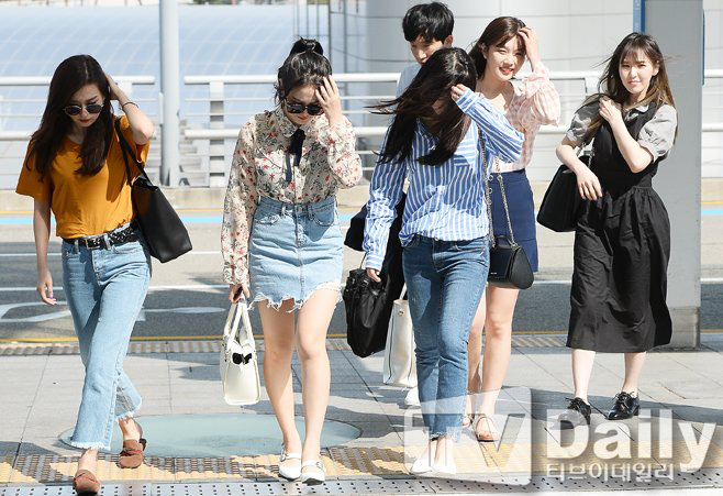 Toàn gái xinh nhưng style sân bay của Black Pink thì đỉnh bền vững, Red Velvet trồi sụt thất thường còn Twice vẫn quê kiểng lắm - Ảnh 3.
