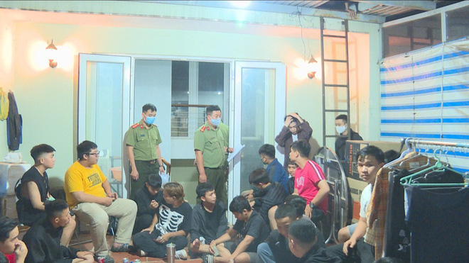 33 thanh thiếu ni&ecirc;n chơi game giữa m&ugrave;a dịch, chủ cơ sở kinh doanh internet bị phạt 20 triệu đồng - Ảnh 1.