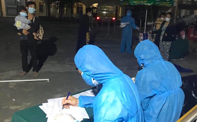 Rủ rê tụ tập không được, người đàn ông lớn tiếng chửi bới trong khu cách ly dịch COVID-19 - Ảnh 1.