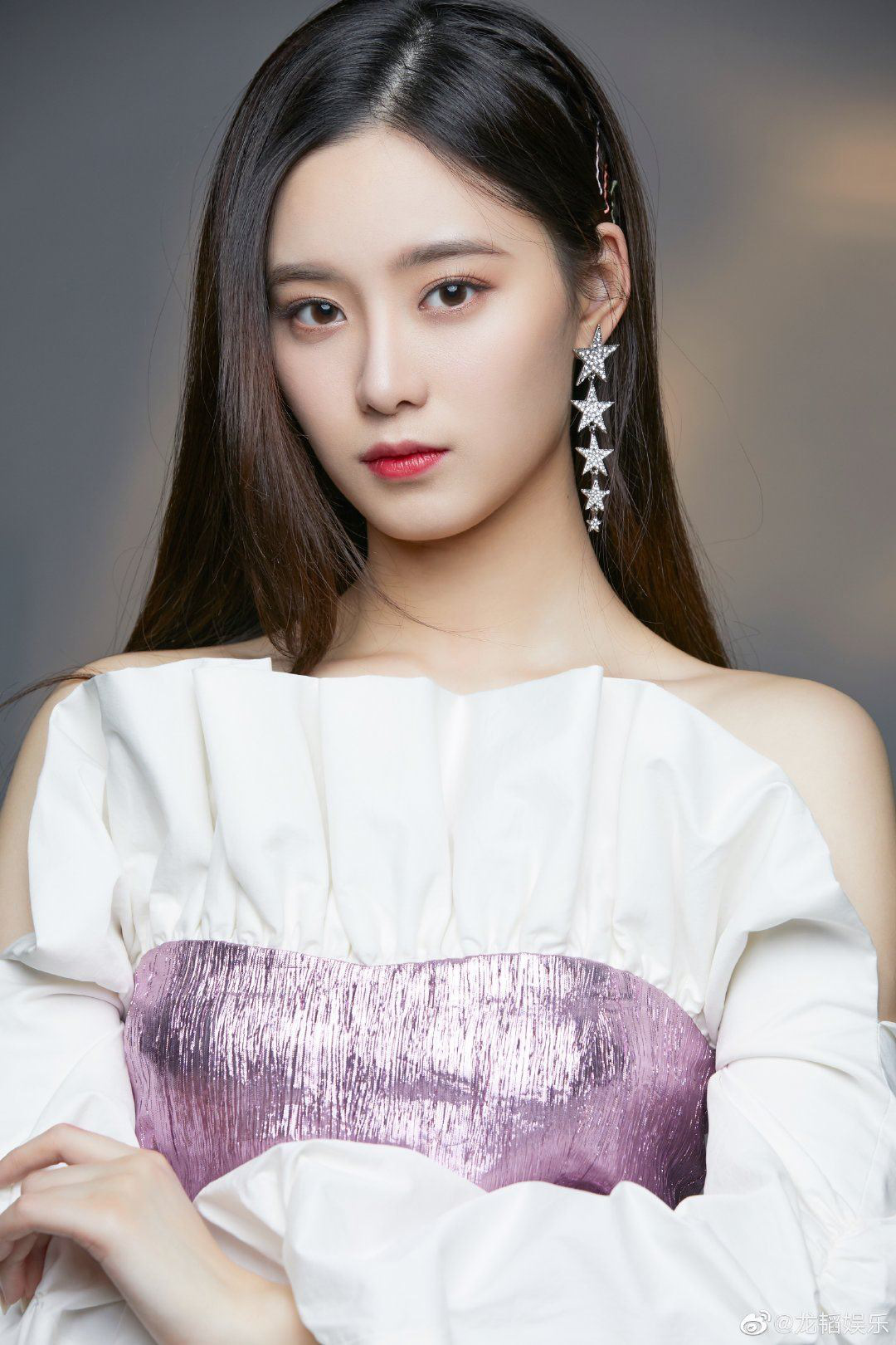 Xu yiyang без макияжа. Xu jiaqi. Награды сюй иян. Сюй иян. Сюй иян.