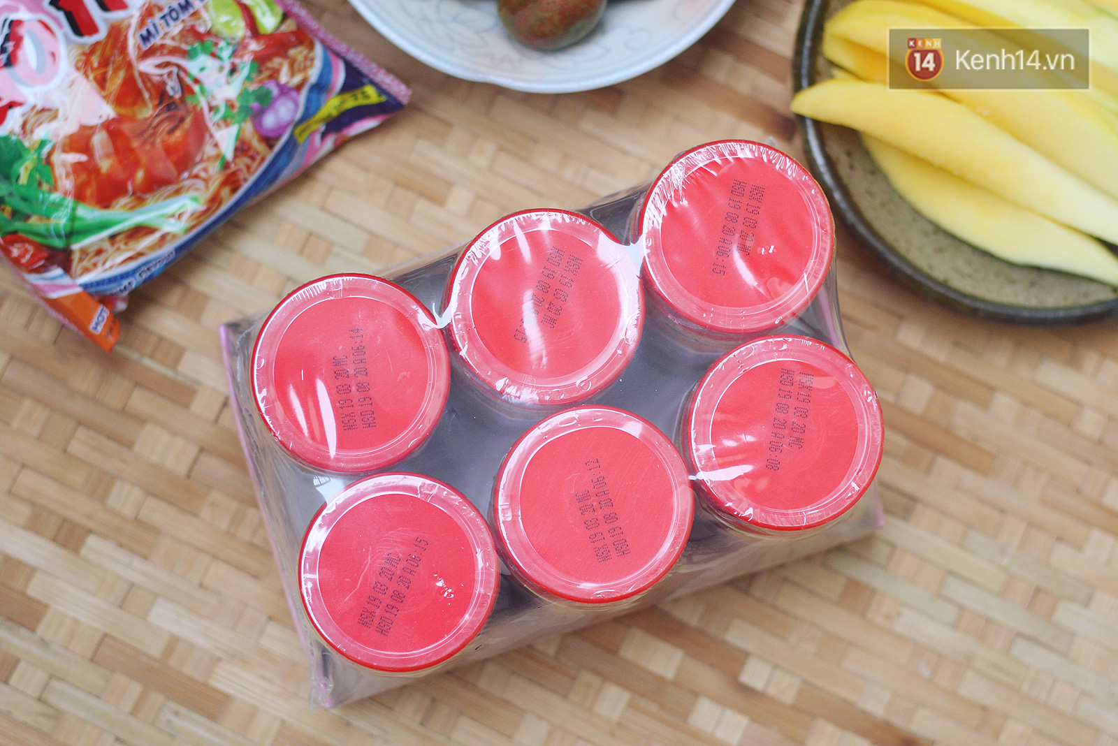 Review muối chấm Hảo Hảo siêu hot ngay trước ngày lên kệ: Vị không hề giống muối trong gói mì tôm, nhưng hương vị ấn tượng mới đáng chú ý hơn cả - Ảnh 4. Review muối chấm Hảo Hảo siêu hot ngay trước ngày lên kệ: Vị không hề giống muối trong gói mì tôm, nhưng hương vị ấn tượng mới đáng chú ý hơn cả - Ảnh 4.