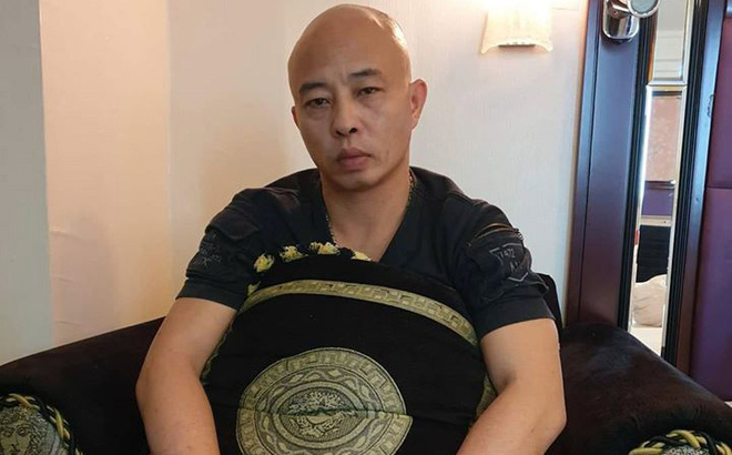 Phát hiện cảnh sát truy bắt, chồng nữ đại gia bất động sản Thái Bình chạy bộ vào nhà dân lẩn trốn - Ảnh 1.