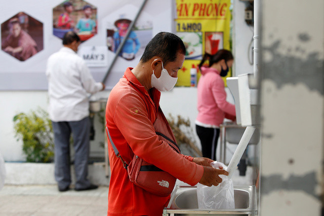 Cây ATM Gạo phát chẩn cho người nghèo giữa đại dịch Covid-19 của Việt Nam xuất hiện trên báo quốc tế - Ảnh 2.