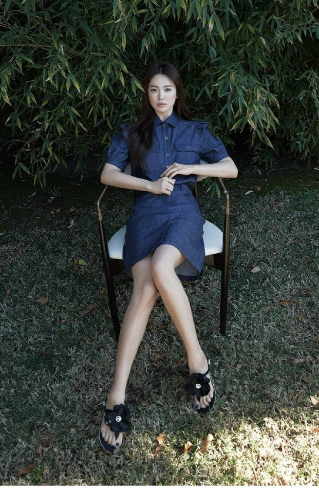 Trời ơi Song Hye Kyo mặc croptop khoe eo thon ngực nở, diện váy ngắn hack tuổi như muốn thách thức đàn em tuổi đôi mươi - Ảnh 10.