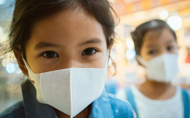 Phần lớn ca l&acirc;y nhiễm COVID-19 do tiếp x&uacute;c rất gần, kh&ocirc;ng đeo khẩu trang - Ảnh 1.