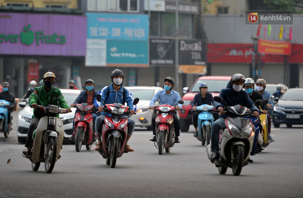 Kiến nghị các địa phương nằm trong nhóm nguy cơ cao tiếp tục thực hiện cách ly xã hội ít nhất 1 tuần nữa - Ảnh 1.