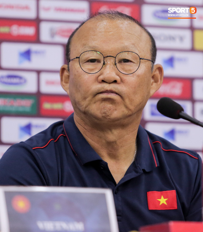 Những động thái của FIFA và AFC khiến HLV Park Hang-seo lo lắng vì phải ngồi chơi hết năm 2020 - Ảnh 1.