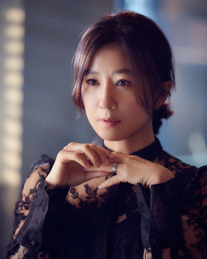 Dàn sao bom tấn 19+ Thế Giới Hôn Nhân: Chị đại chuyên trị phim ngoại tình có át vía được bản sao của Song Hye Kyo? - Ảnh 3.