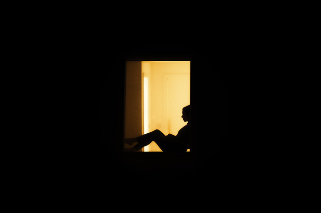 Nhiếp ảnh mùa dịch: Bộ ảnh qua khung cửa sổ hàng xóm trong những ngày ở nhà giãn cách xã hội - Ảnh 7.