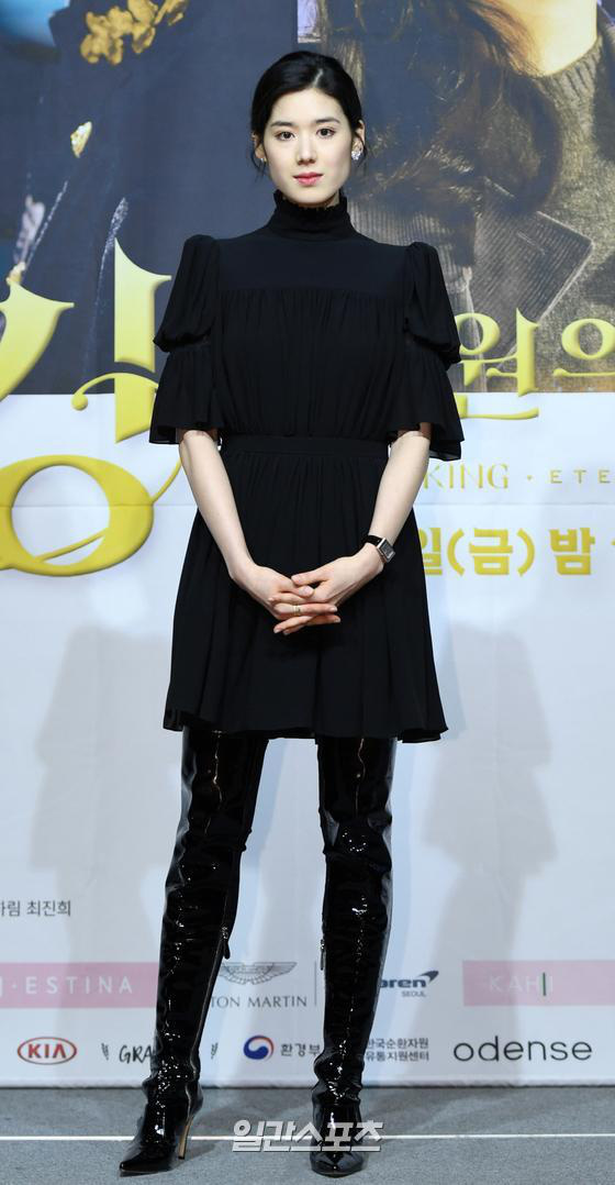 Ngược đời dàn sao Bệ hạ bất tử ở sự kiện: Nữ phụ đẹp đơ mà vẫn đè bẹp nữ chính, Lee Min Ho - Kim Go Eun lơ nhau đến lạ - Ảnh 7.